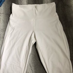 Lululemon women’s size 6 white cropped legging
